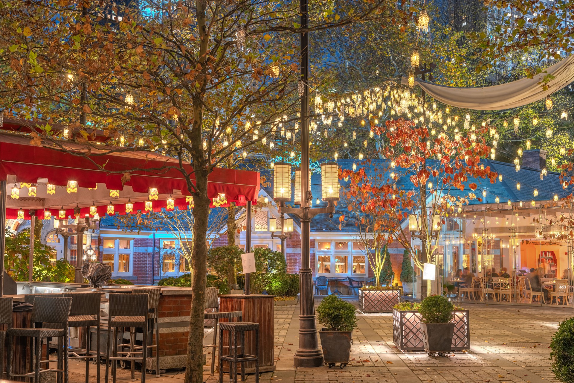 Alex's Holiday Lighting: Commercial Holiday Light Installations and Maintenance